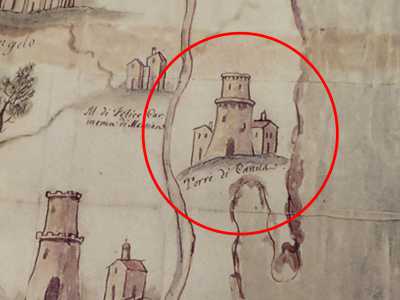 ...deve il suo nome a una torre di difesa (demolita nel Dopoguerra) che fu eretta nel XVI secolo per contrastare le invasioni da parte di pirati